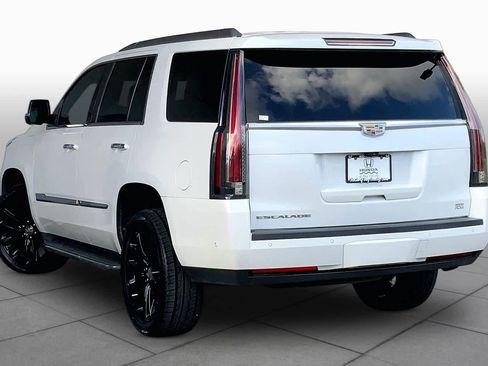 Used 2018 Cadillac Escalade Luxury AWD/4WD image 12