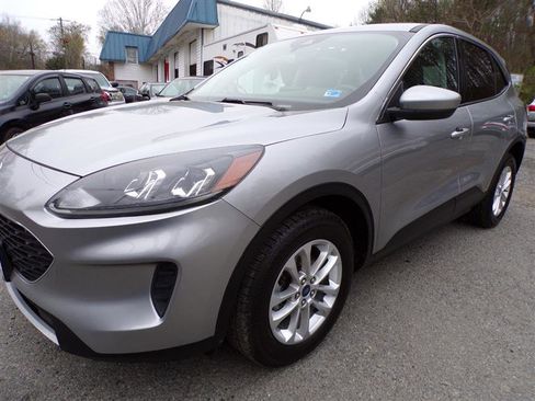 Used 2021 Ford Escape SE image 5