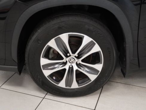 Used 2022 Toyota Highlander XLE AWD/4WD image 17
