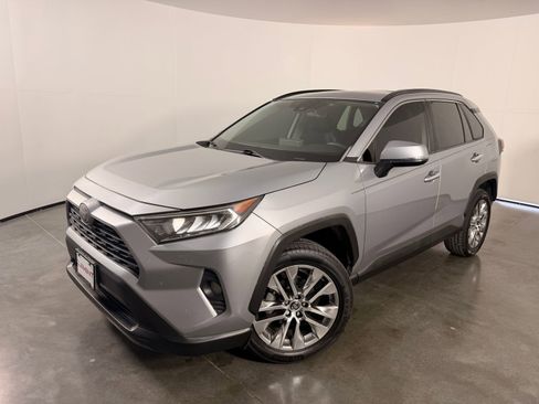 Used 2020 Toyota RAV4 XLE Premium FWD image 2