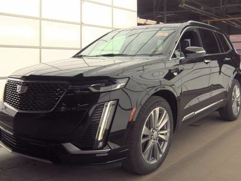 Used 2023 Cadillac XT6 Premium Luxury w/ LPO, Floor Liner Package AWD/4WD image 5