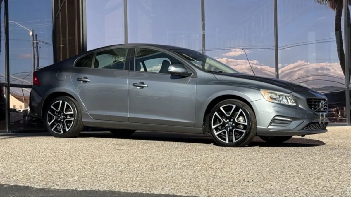 Used 2017 Volvo S60 T5 Dynamic FWD image 16