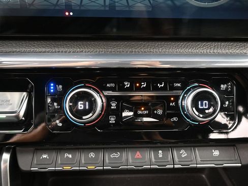 Used 2024 GMC Sierra 1500 Denali w/ Technology Package AWD/4WD image 11