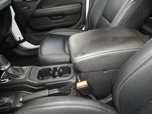 Used 2024 Jeep Wrangler Unlimited Sahara w/ Technology Group image 21