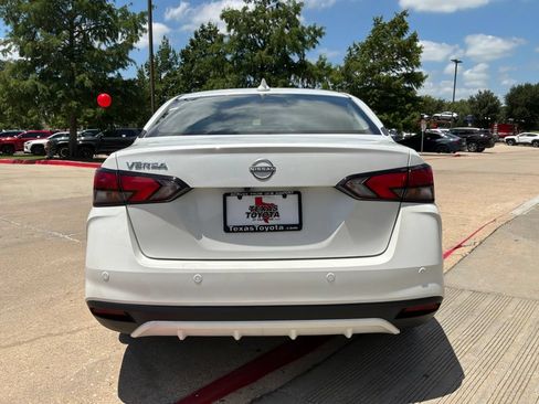 Used 2025 Nissan Versa SV FWD image 7