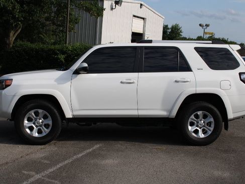 Used 2023 Toyota 4Runner SR5 AWD/4WD image 10