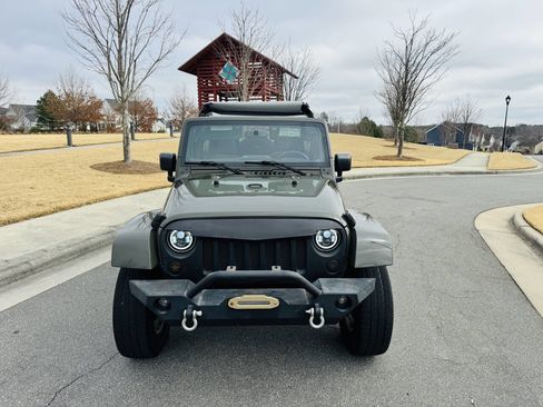 Used 2015 Jeep Wrangler Unlimited Sahara image 4