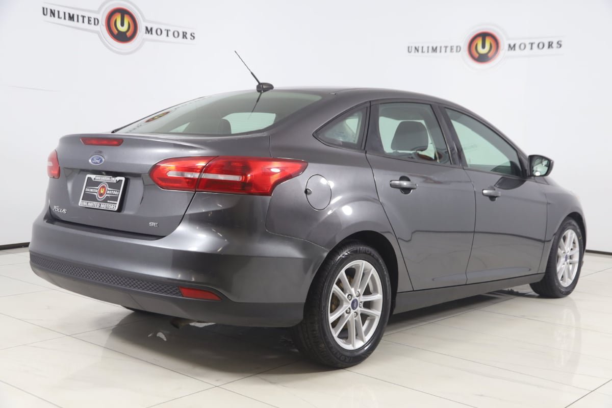 Used 2018 Ford Focus SE FWD image 3