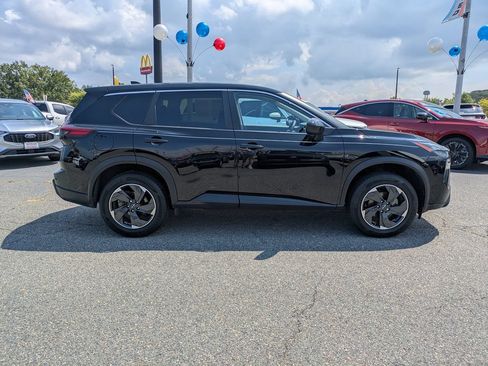 Certified 2025 Nissan Rogue SV FWD image 4
