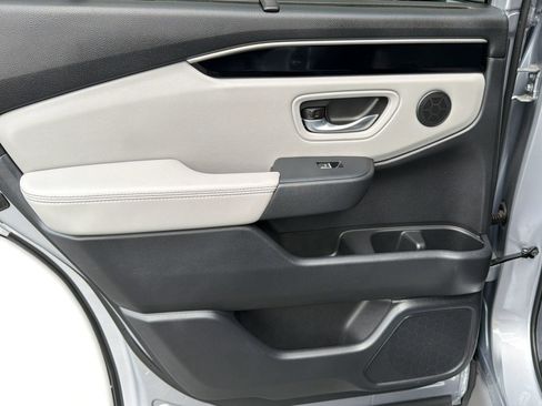 Used 2025 Honda Pilot Touring image 31