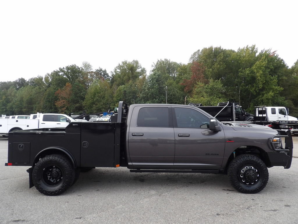 Used 2025 RAM 3500 Laramie AWD/4WD image 9