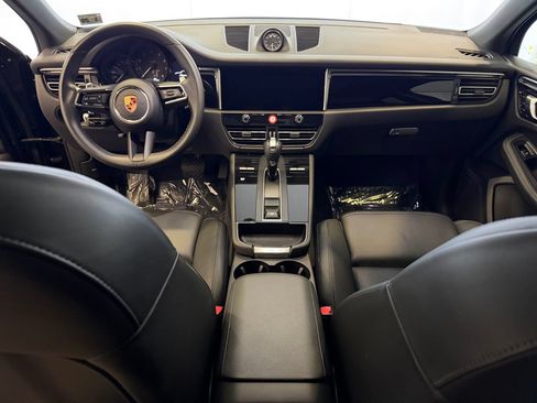 Certified 2024 Porsche Macan AWD/4WD image 16