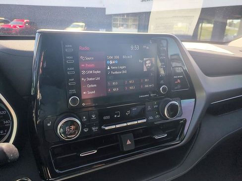 Used 2022 Toyota Highlander XLE AWD/4WD image 20