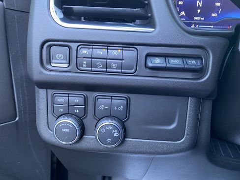 Used 2023 Chevrolet Tahoe High Country w/ Premium Package 2 AWD/4WD image 16