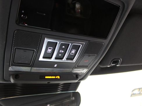 Used 2022 Land Rover Discovery S R-Dynamic image 23