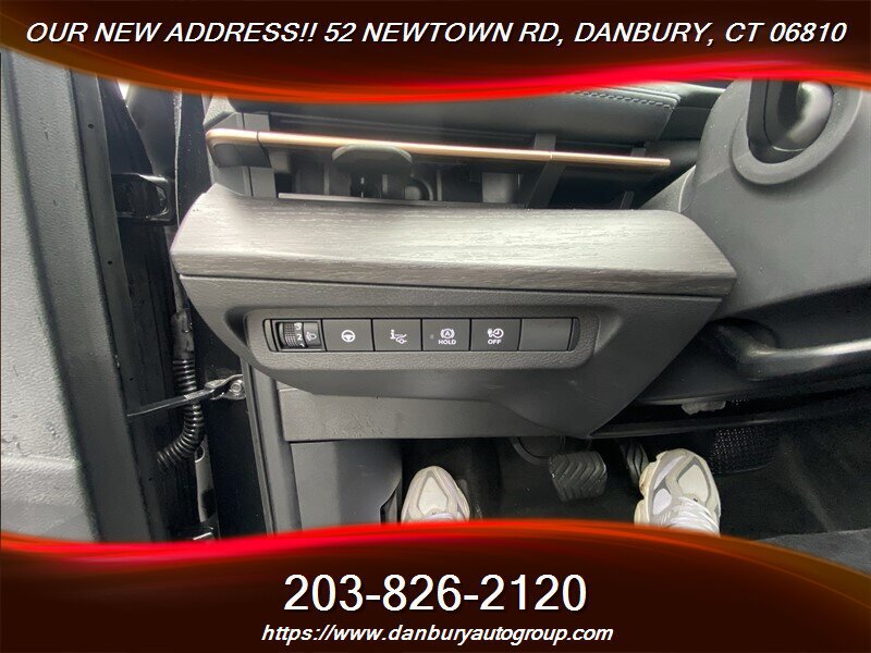 Used 2025 Nissan Ariya AWD image 10