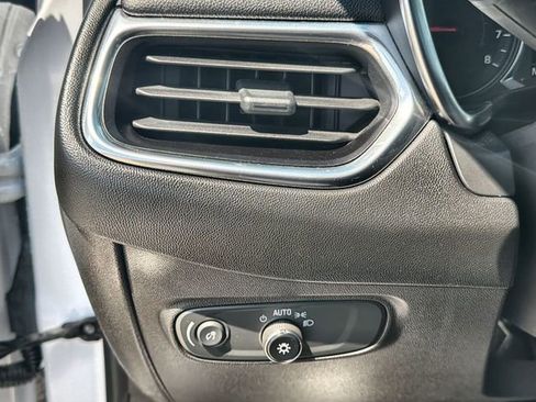 Used 2022 Chevrolet Equinox LT FWD image 17
