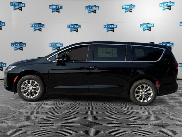 New 2027 Chrysler Pacifica Select AWD/4WD image 2