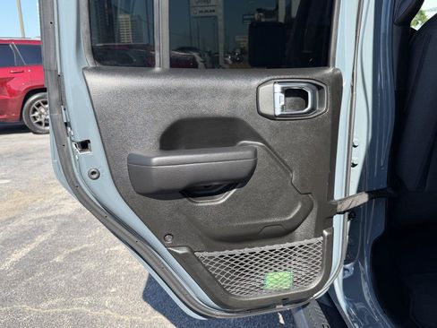 Used 2024 Jeep Wrangler Unlimited w/ Convenience Group AWD/4WD image 17