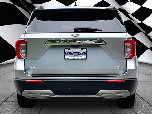 Certified 2023 Ford Explorer XLT w/ Equipment Group 202A AWD/4WD image 4