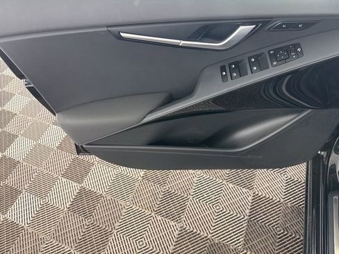 Certified 2025 Kia Niro SX image 20