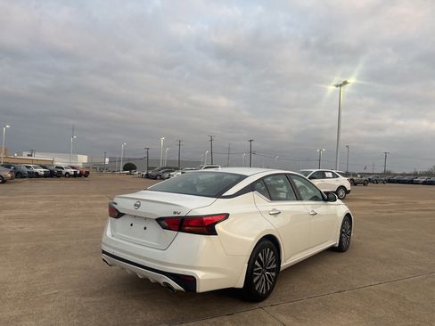 Used 2023 Nissan Altima 2.5 SV w/ SV Premium Package image 23