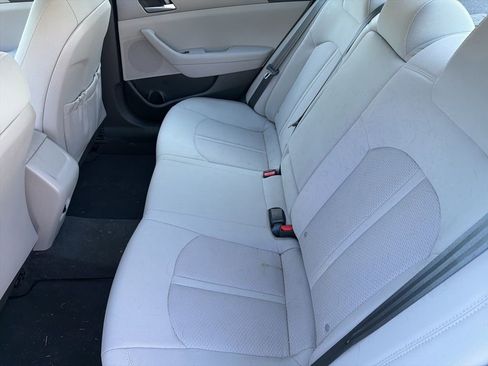 Used 2019 Hyundai Sonata SE w/ Cargo Package FWD image 9