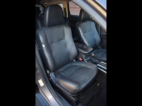 Used 2017 Mitsubishi Outlander SEL image 35