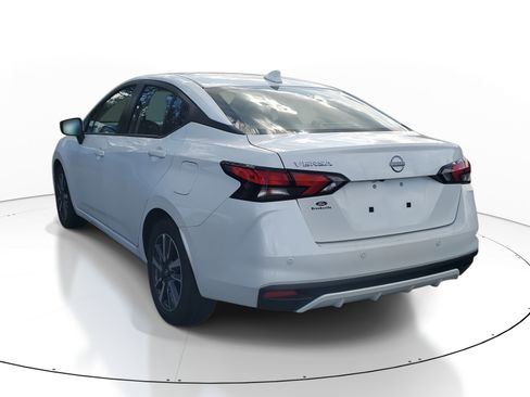 Used 2025 Nissan Versa SV image 4