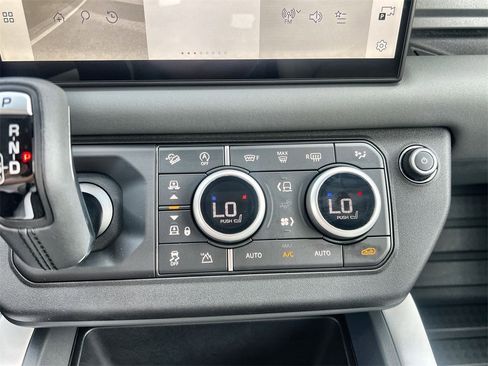 Used 2025 Land Rover Defender 110 S image 26