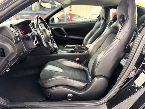 Used 2013 Nissan GT-R Premium image 30
