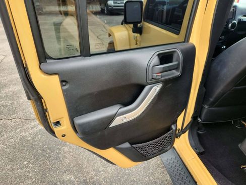 Used 2013 Jeep Wrangler Unlimited Sahara w/ Max Tow Pkg AWD/4WD image 17