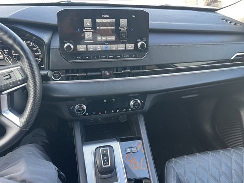 Used 2025 Mitsubishi Outlander SEL image 8