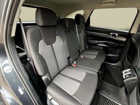 Used 2023 Kia Sorento LX image 27