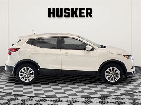 Used 2022 Nissan Rogue Sport SV w/ Technology Package image 2