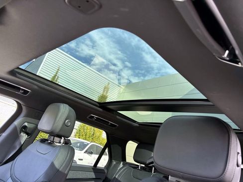 Used 2025 Land Rover Range Rover Sport image 20