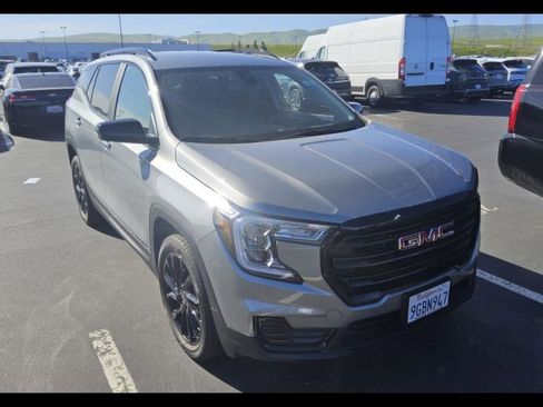 Used 2023 GMC Terrain SLE w/ Elevation Edition image 3