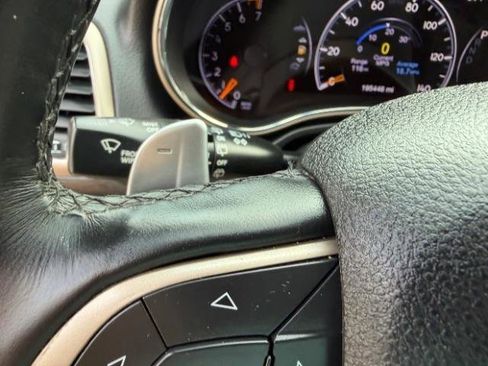 Used 2017 Jeep Grand Cherokee Laredo image 22