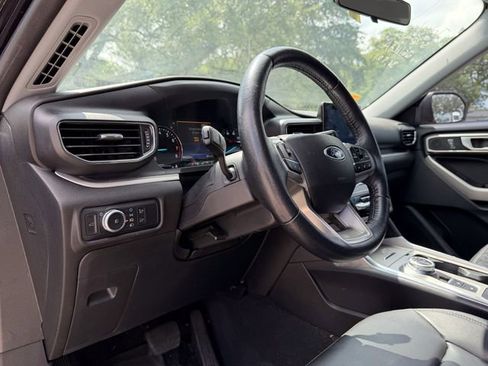 Used 2022 Ford Explorer XLT w/ Equipment Group 202A RWD image 7