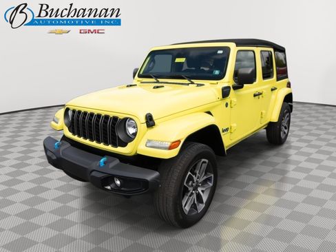 Used 2024 Jeep Wrangler Unlimited w/ Convenience Group AWD/4WD image 1