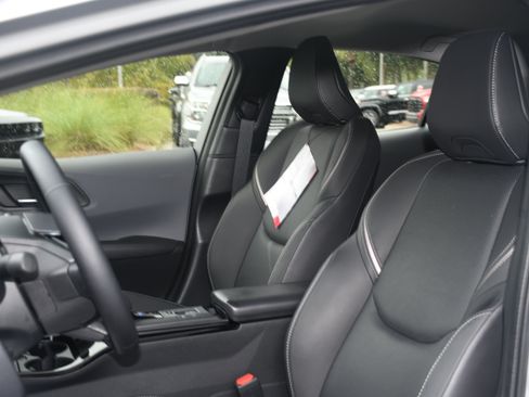 Certified 2025 Toyota Prius XLE FWD image 11