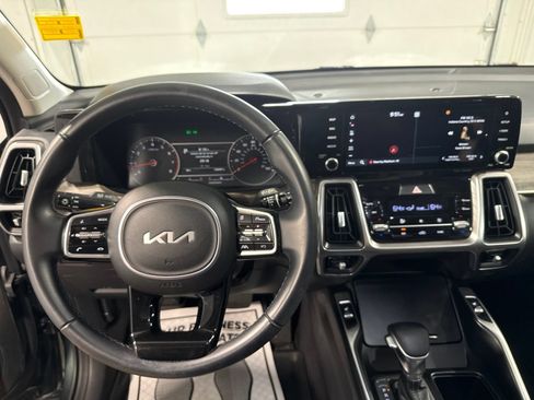 Used 2023 Kia Sorento S w/ Panoramic Sunroof Package AWD/4WD image 39