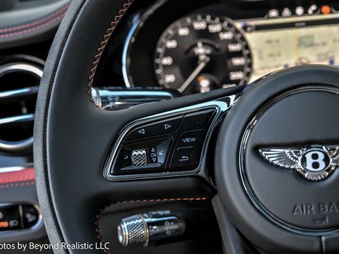 Used 2024 Bentley Flying Spur W12 image 33