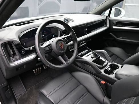 Used 2024 Porsche Cayenne Turbo AWD/4WD image 4