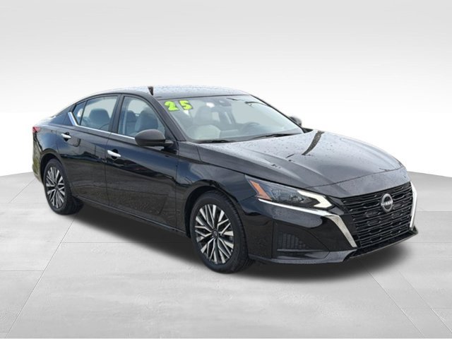 Used 2025 Nissan Altima 2.5 SV FWD image 7