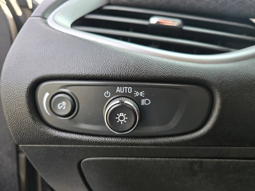 Used 2023 Chevrolet Malibu LT FWD image 19