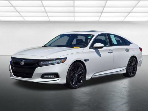 Used 2018 Honda Accord Touring image 2