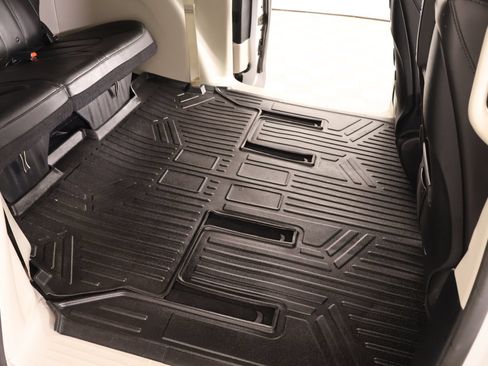 Used 2020 Chrysler Pacifica Touring-L Plus w/ Advanced Safetytec Group FWD image 14