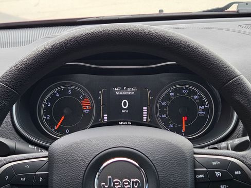 Used 2019 Jeep Cherokee Latitude w/ Popular Appearance Group FWD image 16