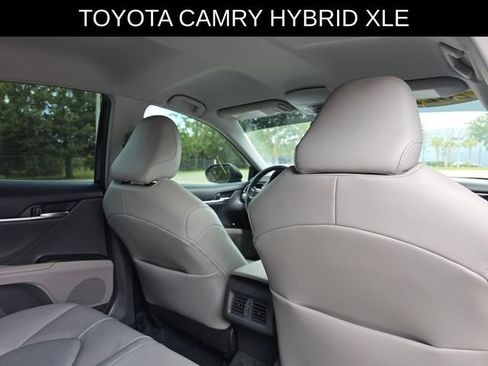 Used 2022 Toyota Camry XLE FWD image 12